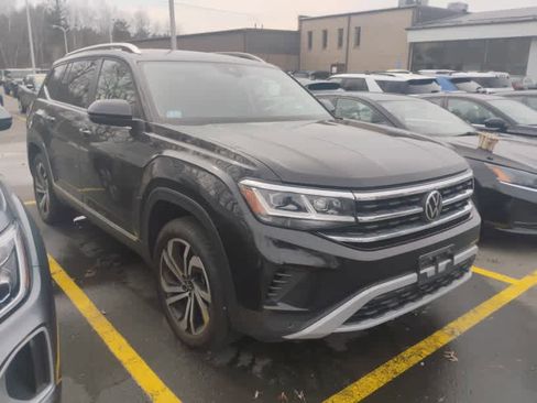 Used 2023 Volkswagen Atlas SEL image 2