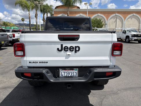 Used 2021 Jeep Gladiator Sport image 7