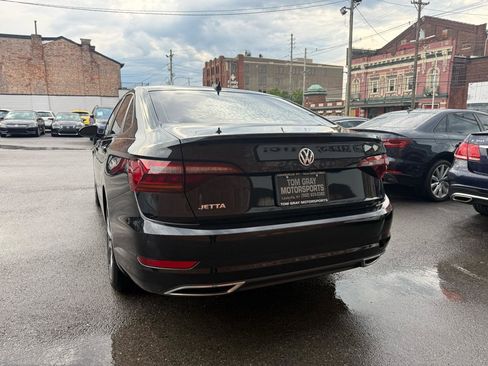 Used 2019 Volkswagen Jetta R-Line w/ R-Line Cold Weather Package FWD image 4