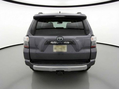 Used 2018 Toyota 4Runner TRD Off-Road Premium image 16