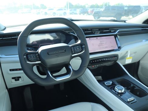 New 2026 Jeep Cherokee Laredo AWD/4WD image 2