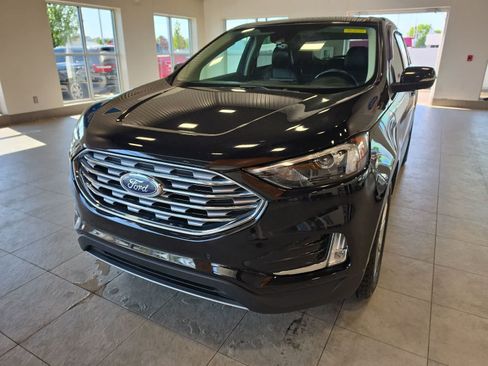 Certified 2022 Ford Edge Titanium AWD/4WD image 2