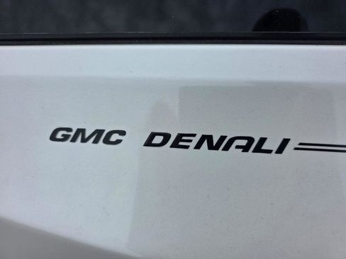 Used 2019 GMC Acadia Denali w/ Technology Package FWD image 5