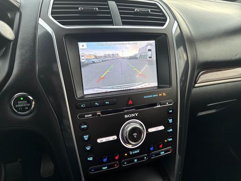 Used 2018 Ford Explorer Platinum image 30