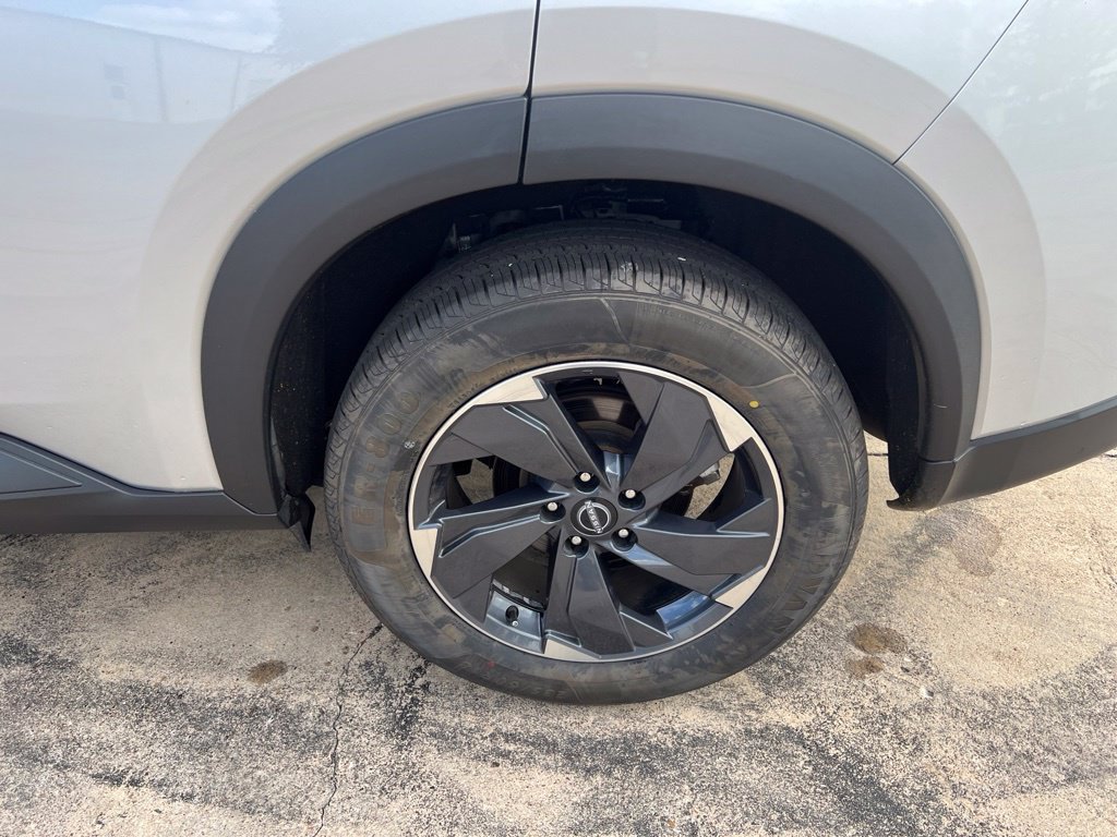 Used 2024 Nissan Rogue SV FWD image 8