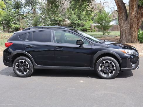 Used 2021 Subaru Crosstrek 2.0i Premium w/ Moonroof Package AWD/4WD image 3