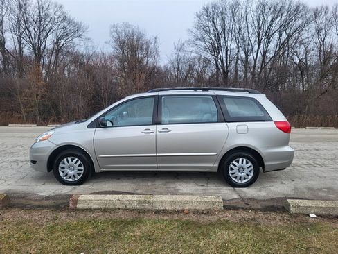 Used 2007 Toyota Sienna CE image 3