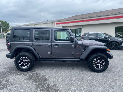 Used 2024 Jeep Wrangler Unlimited Rubicon image 4