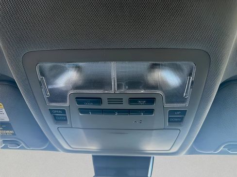 Used 2019 Toyota Highlander XLE FWD image 32