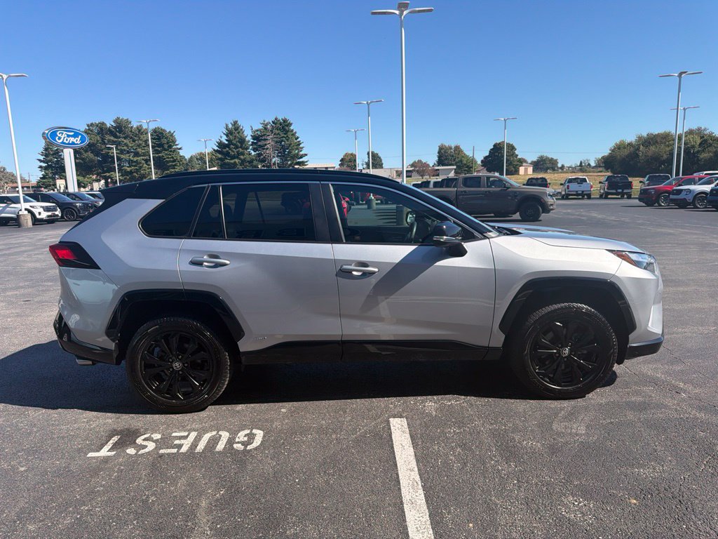 Used 2022 Toyota RAV4 XSE AWD/4WD image 6
