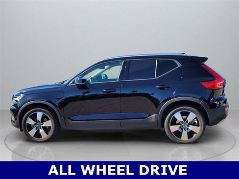 Used 2019 Volvo XC40 T5 Momentum image 4