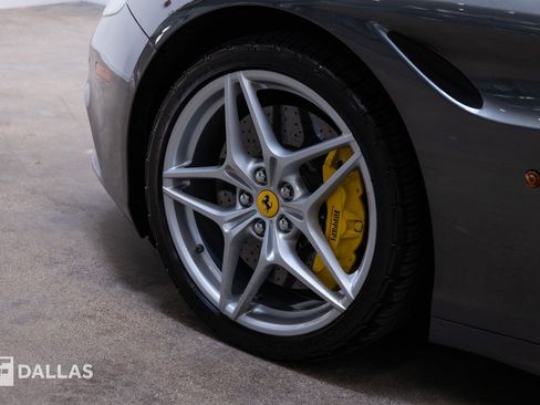 Used 2017 Ferrari California T RWD image 3