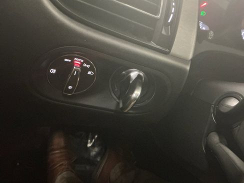 Used 2020 Porsche Macan Turbo image 23