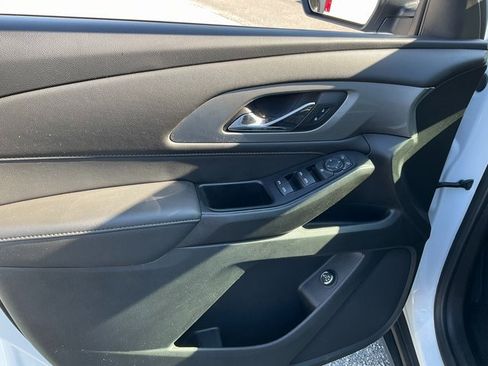 Used 2023 Chevrolet Traverse LT image 7