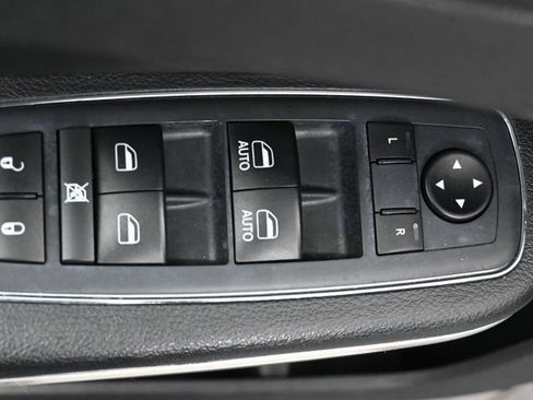 Used 2018 Chrysler 300 Limited w/ Safetytec Plus Group image 12