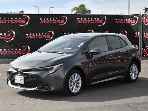 Used 2024 Toyota Corolla SE w/ SE Package image 3