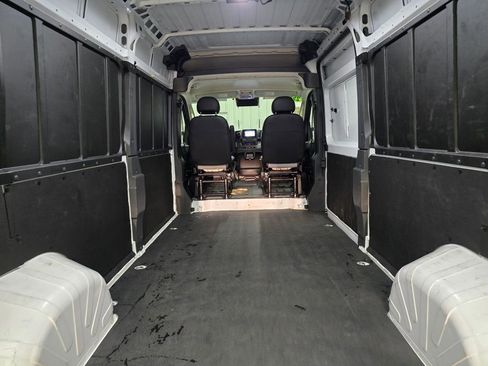 Used 2025 RAM ProMaster 2500 w/ Convenience Group image 32