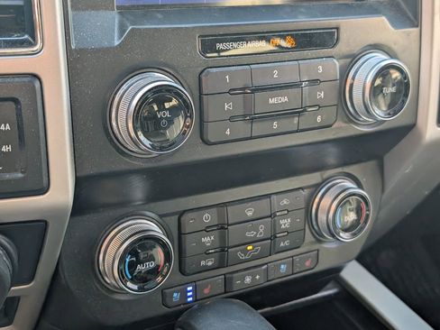 Used 2020 Ford F150 Lariat w/ Equipment Group 502A Luxury AWD/4WD image 26