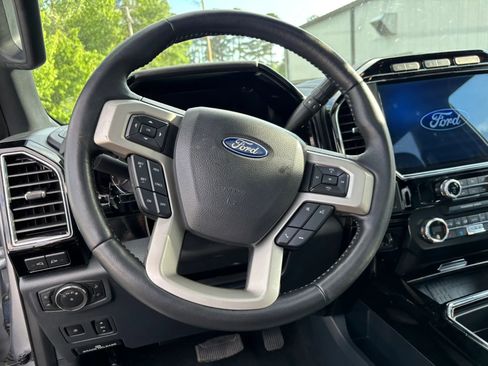 Used 2022 Ford F250 Lariat w/ Black Appearance Package image 19