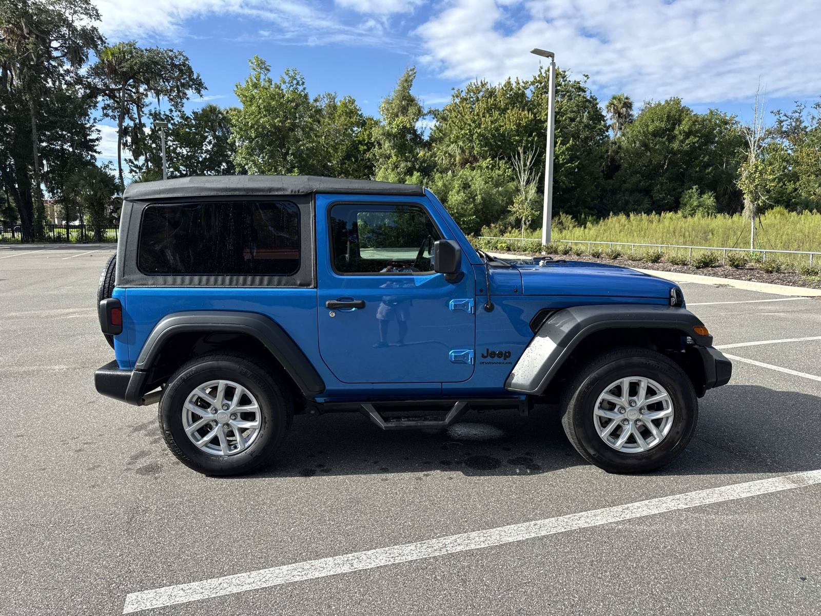 Used 2023 Jeep Wrangler Sport AWD/4WD image 2
