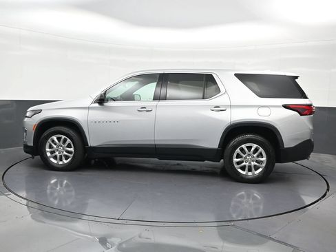 Used 2022 Chevrolet Traverse LS FWD image 2