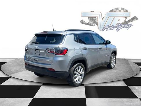 Certified 2022 Jeep Compass Latitude w/ Sun and Sound Group AWD/4WD image 5