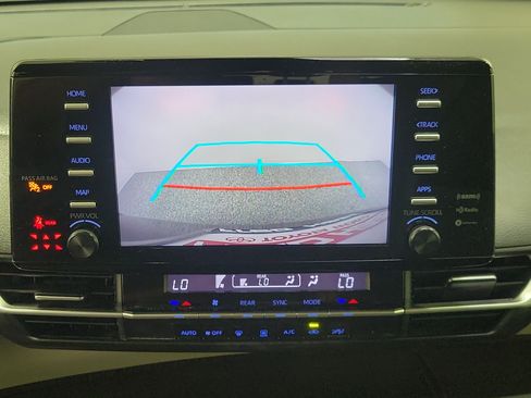 Used 2022 Toyota Sienna LE FWD image 28