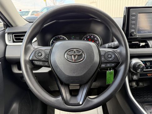 Used 2021 Toyota RAV4 LE image 18