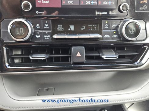 Used 2021 Toyota Highlander LE image 17