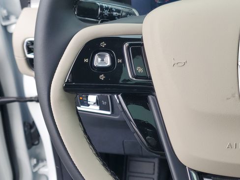 New 2026 Lincoln Corsair Premiere image 17