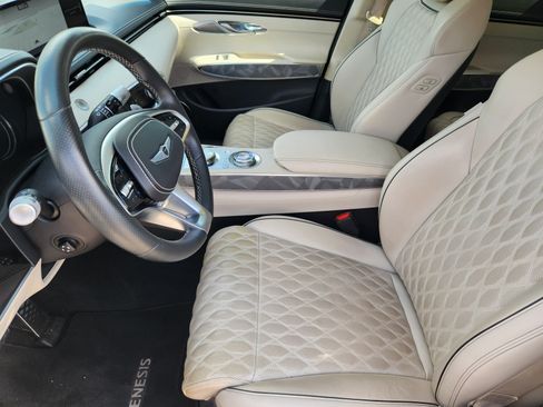 Used 2022 Genesis GV70 3.5T Sport w/ Sport Advanced Package AWD/4WD image 11
