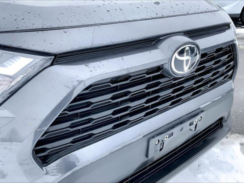 Used 2022 Toyota RAV4 XLE image 30