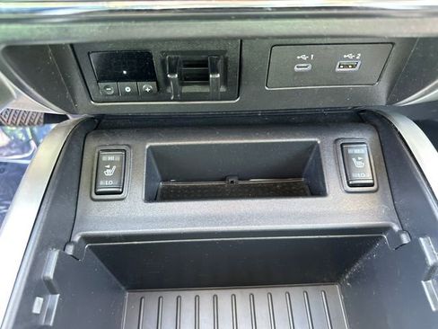Used 2021 Nissan Titan SV w/ SV Convenience Package AWD/4WD image 39