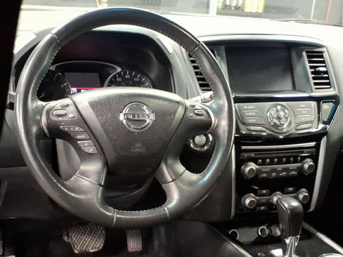 Used 2017 Nissan Pathfinder SV AWD/4WD image 9