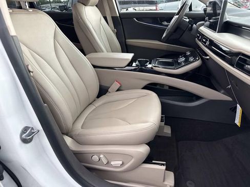 Used 2023 Lincoln Nautilus AWD w/ Premium Package image 11