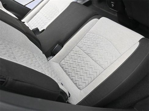 Used 2023 Chevrolet Equinox LS image 31