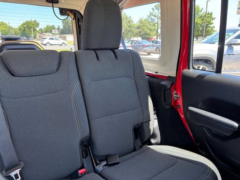 Used 2025 Jeep Wrangler Unlimited Sport AWD/4WD image 36