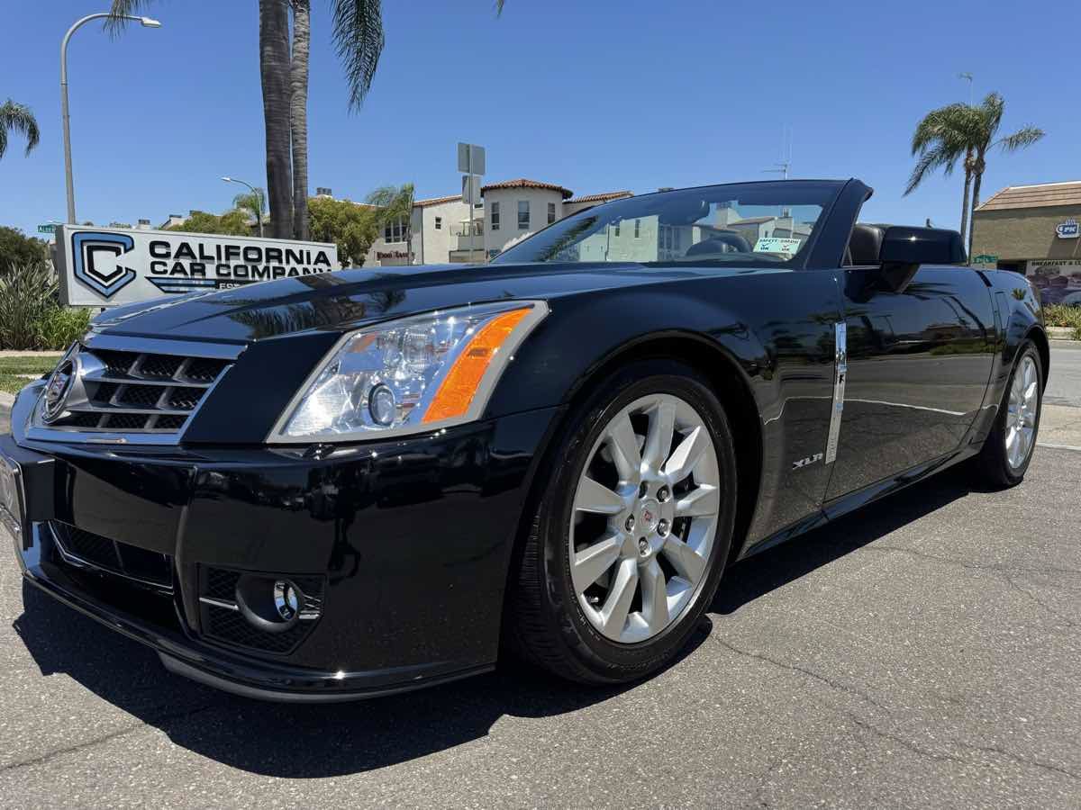Used 2009 Cadillac XLR RWD image 18