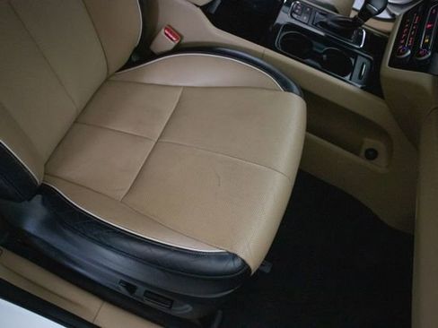 Used 2018 Kia Sedona SX Limited image 17