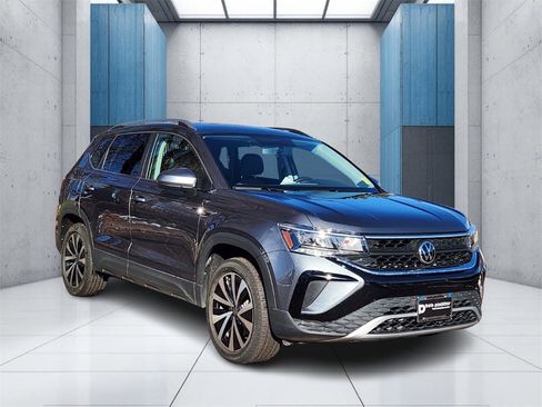 Used 2022 Volkswagen Taos SE image 1