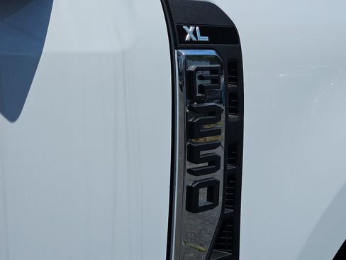 New 2026 Ford F250 XL w/ FX4 Off-Road Package AWD/4WD image 18