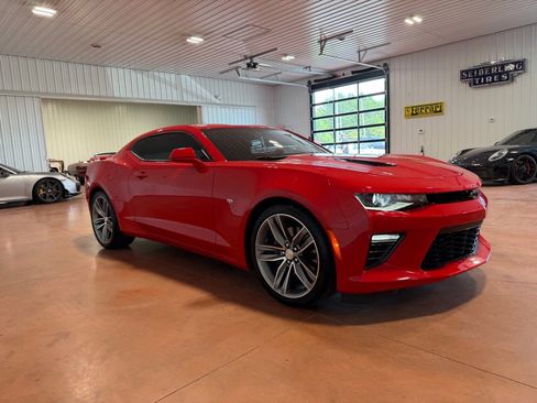 Used 2016 Chevrolet Camaro SS RWD image 9
