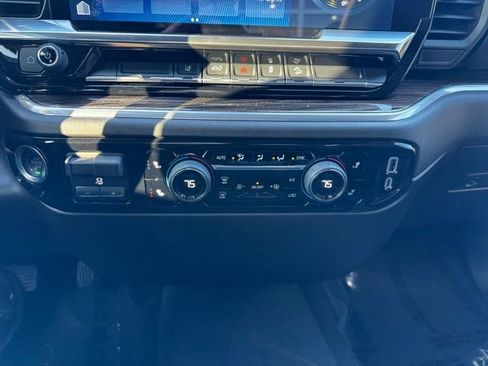 Used 2025 Chevrolet Silverado 3500 LT w/ Convenience Package image 11