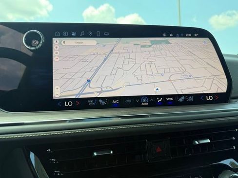 New 2025 Chevrolet Suburban Premier image 30