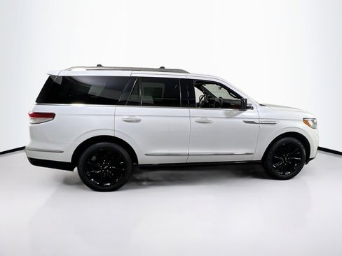 Used 2022 Lincoln Navigator Reserve image 4
