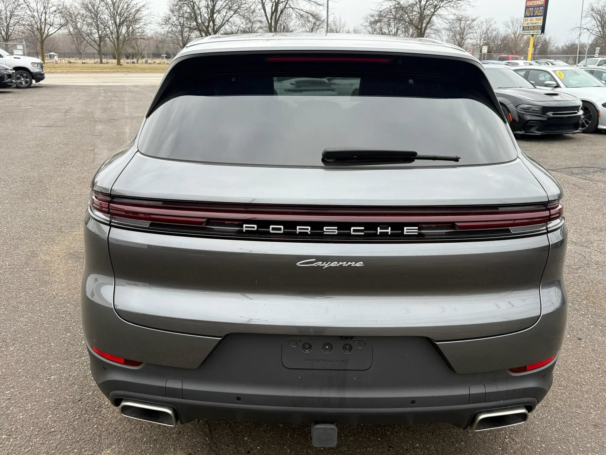 Used 2025 Porsche Cayenne E-Hybrid w/ Premium Package Plus AWD/4WD image 12