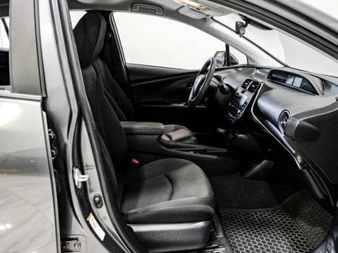 Used 2020 Toyota Prius LE FWD image 29