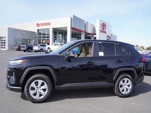 New 2025 Toyota RAV4 LE image 6