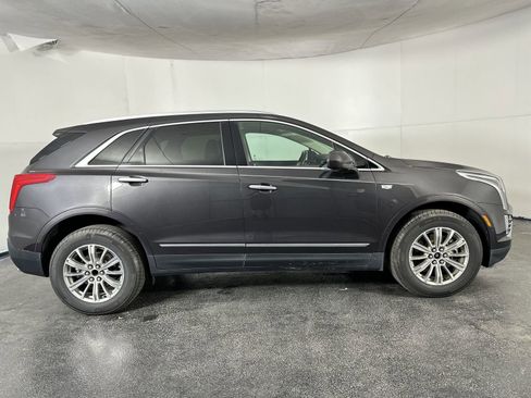 Used 2017 Cadillac XT5 Luxury w/ Driver Awareness Package image 13