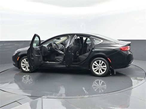 Used 2016 Chrysler 200 Limited image 29